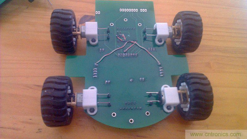 牛人力作！PCB版藍(lán)牙智能小車DIY