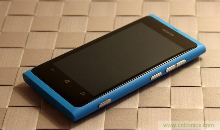 拆解諾基亞Lumia800,做工依舊精細(xì)！