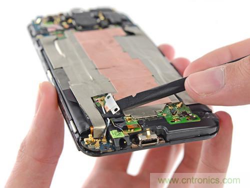 牛人強(qiáng)拆！新HTC One(M8)真機(jī)精密做工難修理