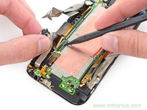 牛人強(qiáng)拆！新HTC One(M8)真機(jī)精密做工難修理