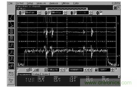 在此示波器照片中，最上面的波形取自JP1(到數(shù)字電位器的數(shù)字碼)，第二個(gè)波形取自JP5(相鄰模擬走線(xiàn)上的噪聲)，最下面的波形取自TP10(16位D/A轉(zhuǎn)換器輸出端的噪聲)。