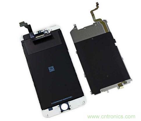 iPhone 6 Plus搭載的高清LED屏幕尺寸為5.5英寸，像素密度為401ppi，并采用了IPS（平面轉(zhuǎn)換）技術(shù)。（來(lái)源：iFixit）