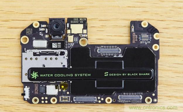 拆解黑鯊手機(jī)：多級(jí)直觸一體式液冷系統(tǒng)有什么門道？